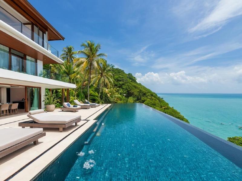 Luxury Beachfront 5BR Villa in Choeng Mon